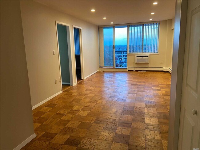 Foto del edificio - 650 Shore Rd