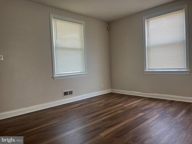 Foto del edificio - 210 Cherrydell Rd