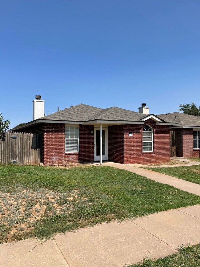 Foto del edificio - Cute 2 bed/2 bath/2 car garage in a great ...