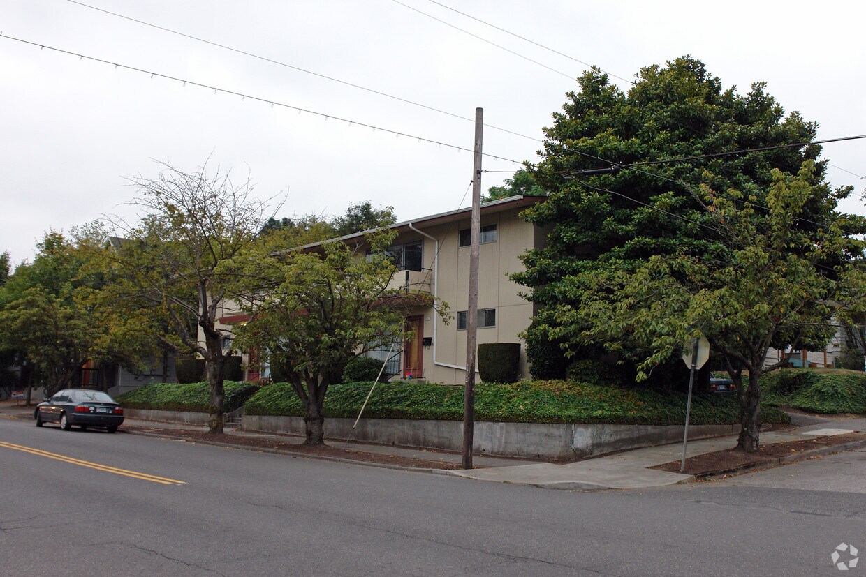Building Photo - 5411 SE 17th Ave