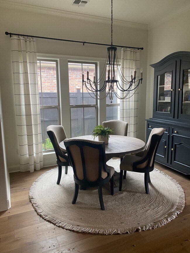 dining room - 300 Channel Dr
