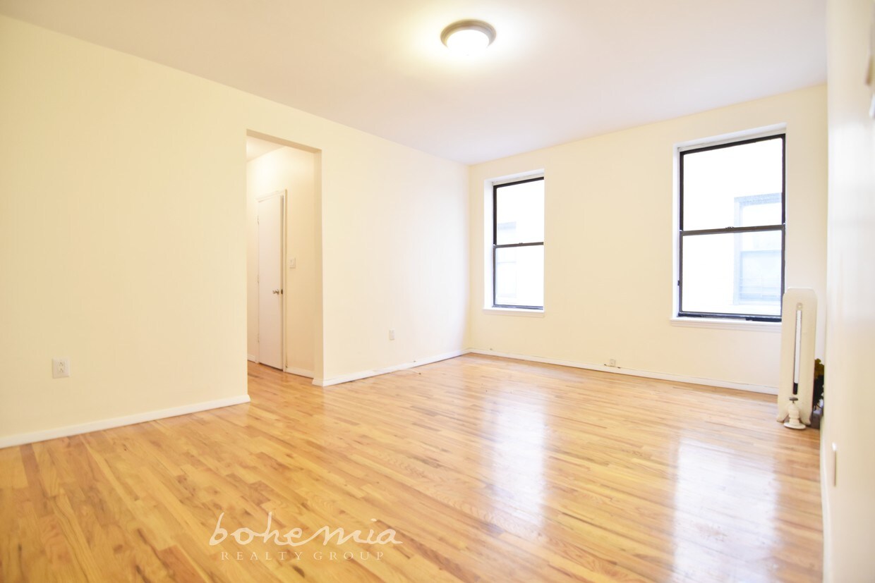 Foto principal - 884 Riverside Dr