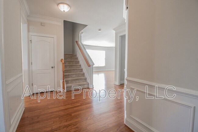 Foto del edificio - 311 Cypress Hill Ct