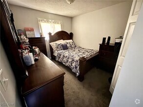 Building Photo - 794 Robinhood Dr