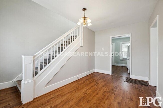 Foto del edificio - 4135 Upton Ave