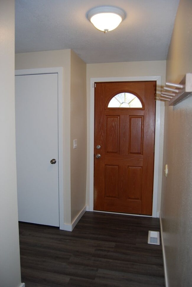 Building Photo - HAD914