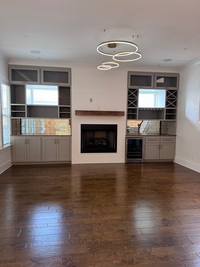 Building Photo - 451 Dewar Dr
