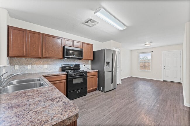 Foto del edificio - 1722 Ramsay Way