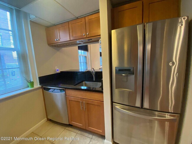 Building Photo - 227 Christopher Columbus Dr