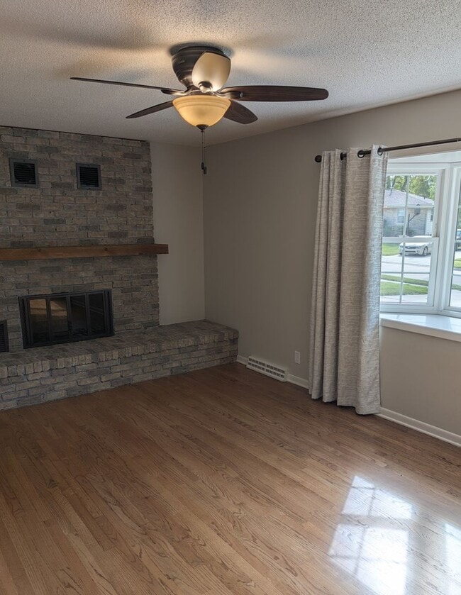 Building Photo - 1216 Robin Dr