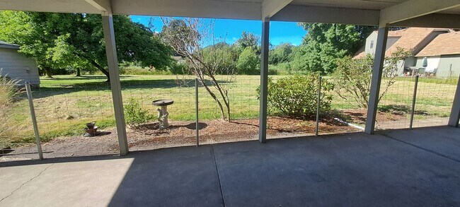 Building Photo - BEAUTIFUL home in Philomath