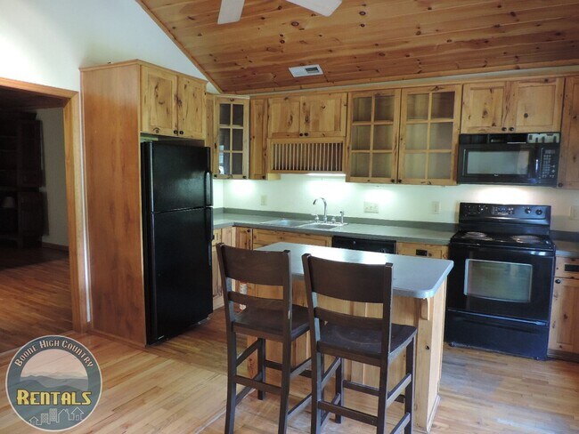 Foto del edificio - Spacious Home in Sugar Grove With Easy Access to Boone