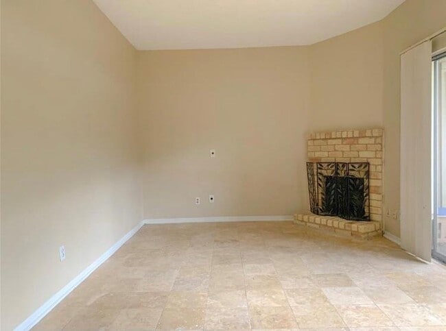 Building Photo - 2300 Augusta Dr