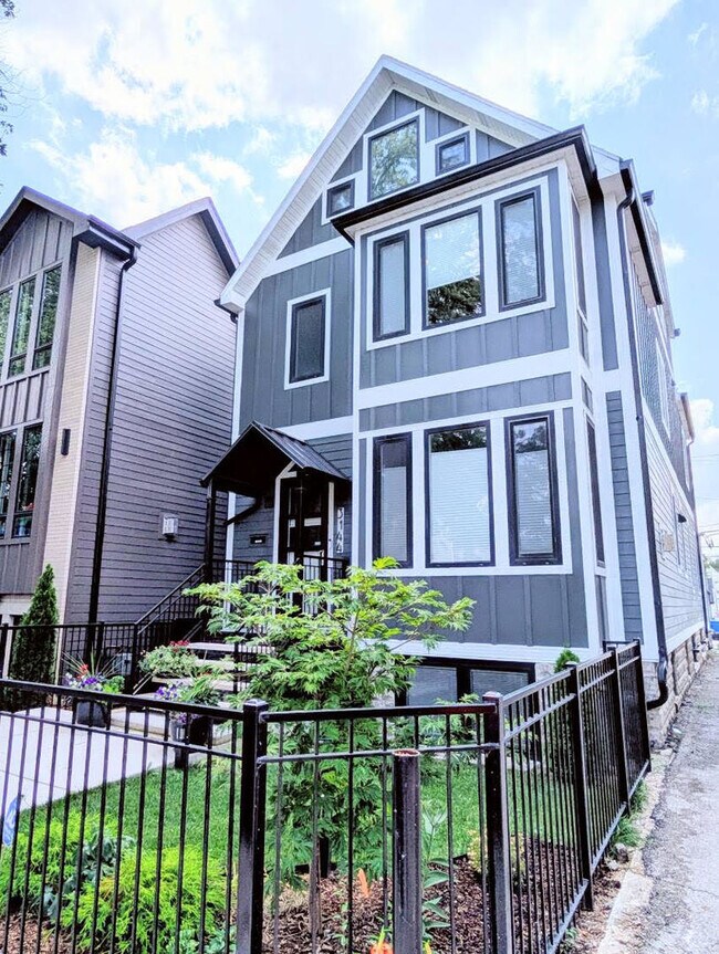 Foto del edificio - 3144 N Leavitt St