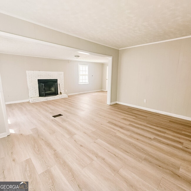 Building Photo - 203 Briardale Ave