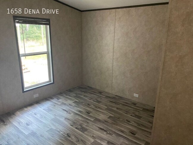 Foto del edificio - 1658 Dena Dr