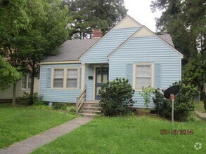 Building Photo - 1103 Gold St N
