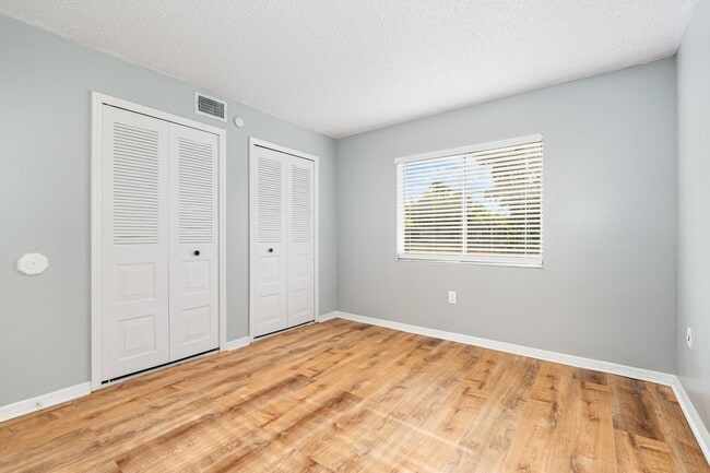 Foto del edificio - 2290-2296 Fox Hollow Dr.