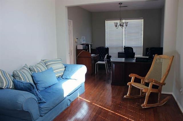 Foto del edificio - 2213 Ellis Dr
