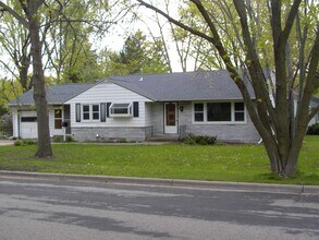 Building Photo - 6001 Queens Way