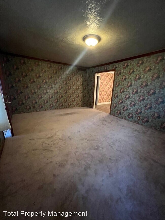 Building Photo - 3 br, 1 bath House - 520 N. Delwood St.