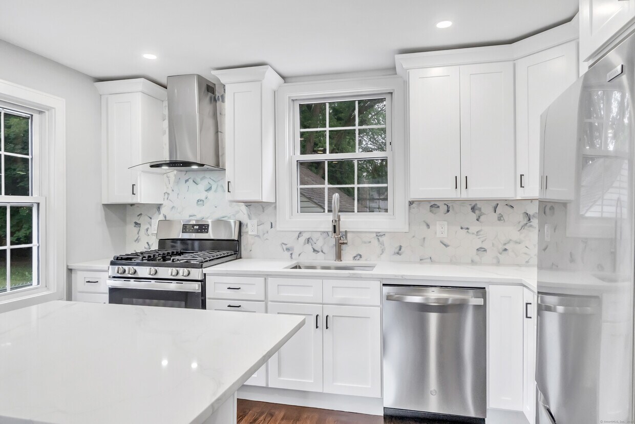 Primary Photo - 116 Morse St