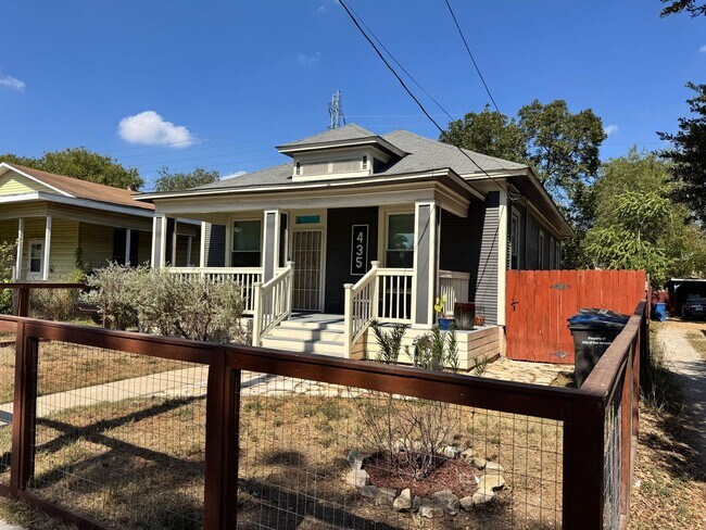 Building Photo - Renovated 1915 Craftsman Cottage Near Southtown & King William
