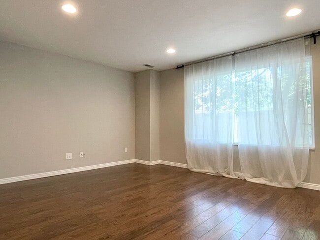 Foto del edificio - 1062 Kettering Dr
