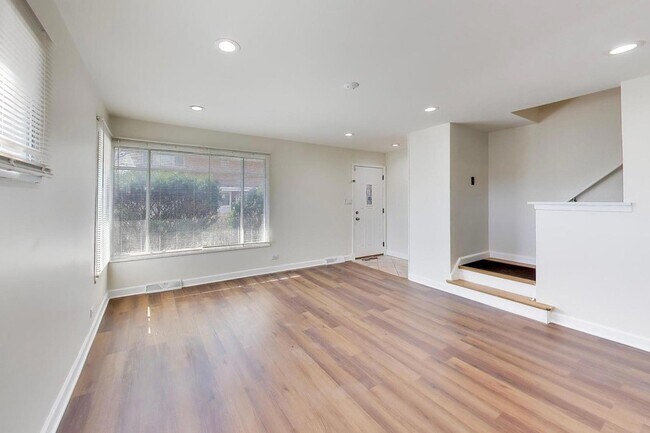 Foto del edificio - 4908 Carol St