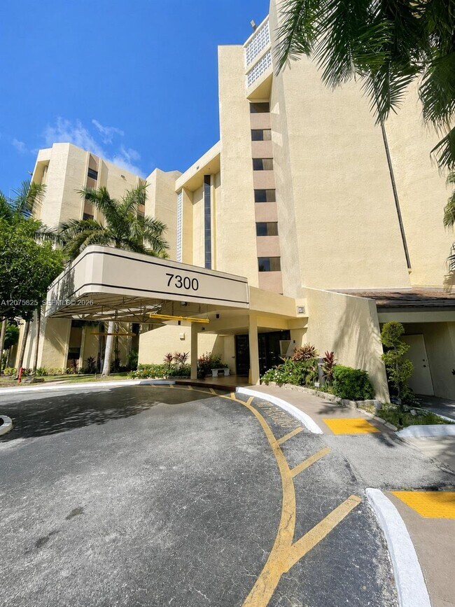 Building Photo - 7300 Radice Ct