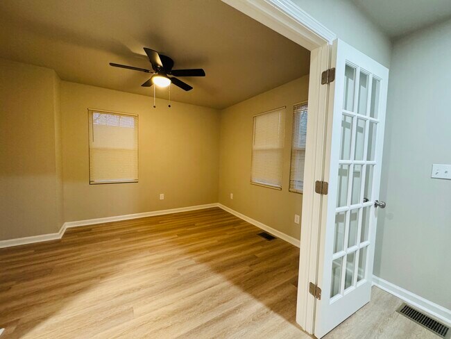 Foto del edificio - 2447 McAlpine Terrace