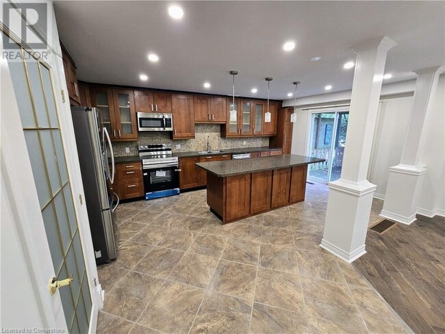 Building Photo - 157 Langlaw Dr