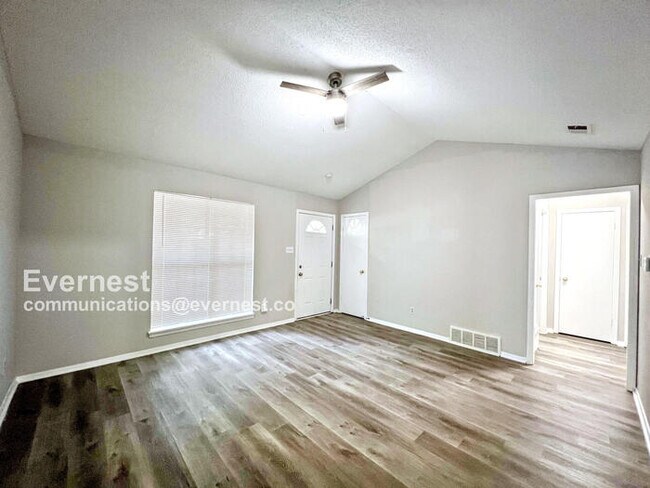 Foto del edificio - 3760 Heathcliff Dr