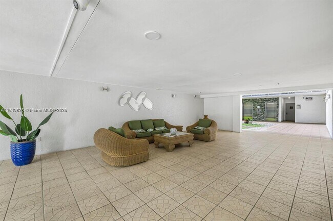 Foto del edificio - 18001 N Bay Rd