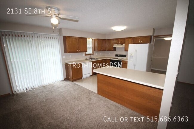 Building Photo - 2131 SE 8th St