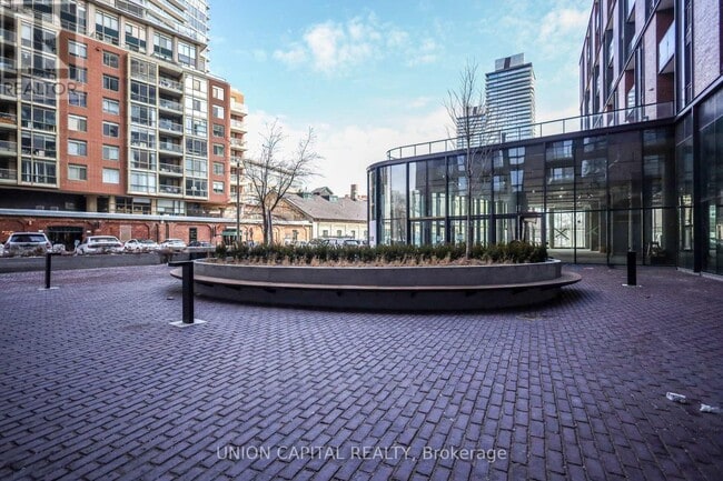 Building Photo - 35 Parliament St