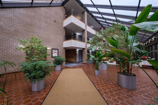 Foto del edificio - 680 W Boston Post Rd