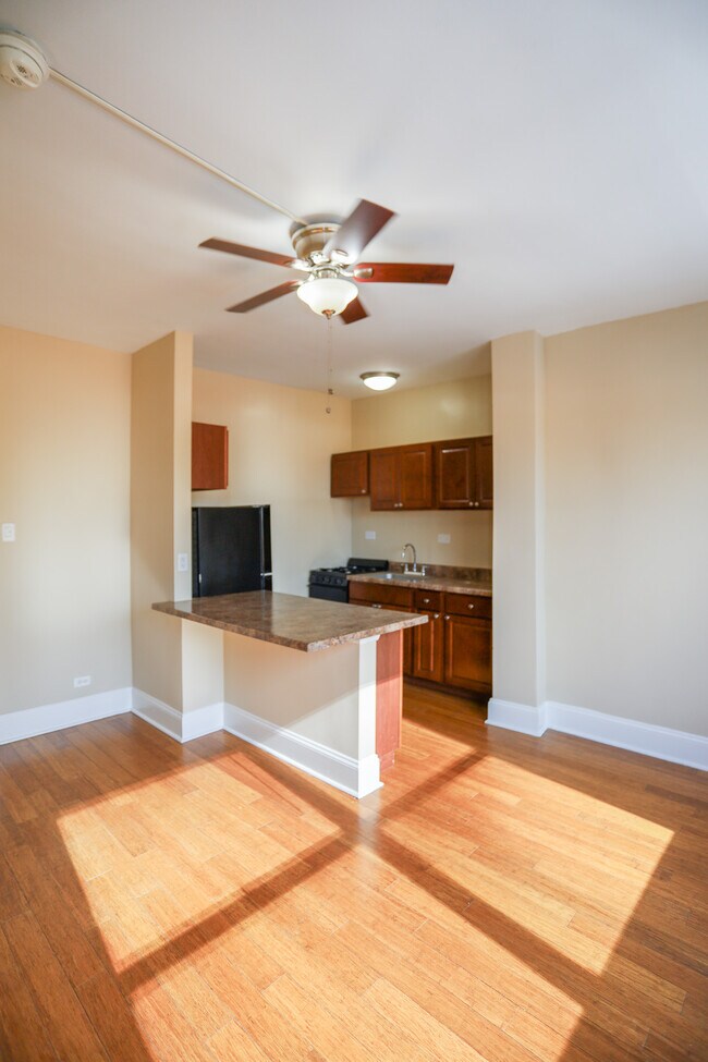 Foto del edificio - 5320 S Cornell Ave