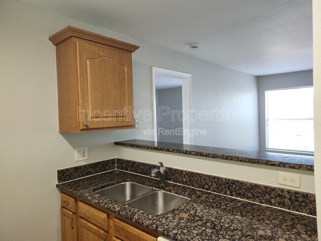 Foto del edificio - 4720 Walden Cir