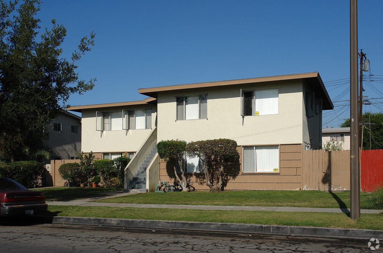Building Photo - 2612 S Rosewood Ave
