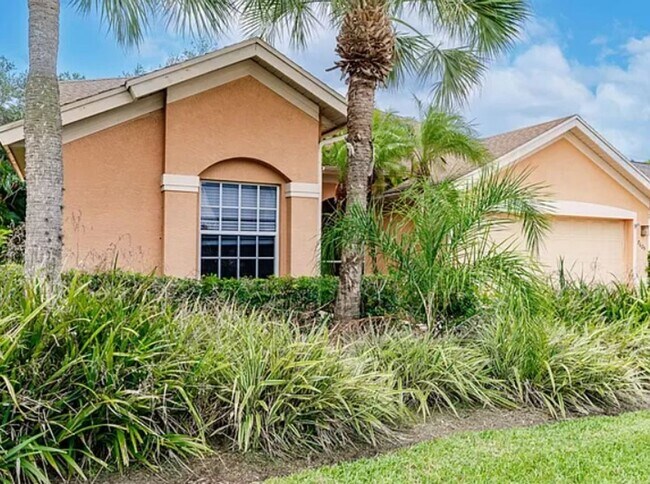 Foto del edificio - ***3BED/2BATH***ANNUAL RENTAL***POOL HOME*...