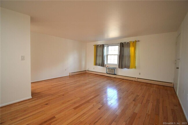 Building Photo - 13 Grandview Dr