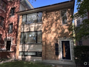 Building Photo - 1726 W Catalpa Ave