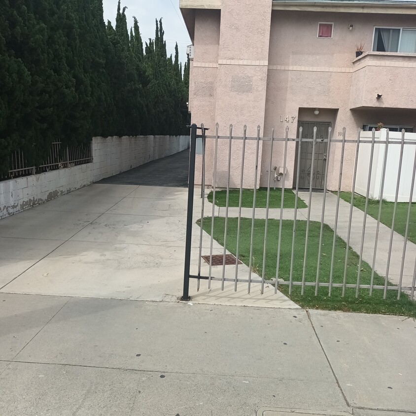 Nice 1 bedroom ready to rent - 147 E Avenue 43