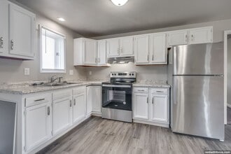 Building Photo - 100 W 4th St