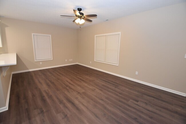 Foto del edificio - 821-833 W 7th St