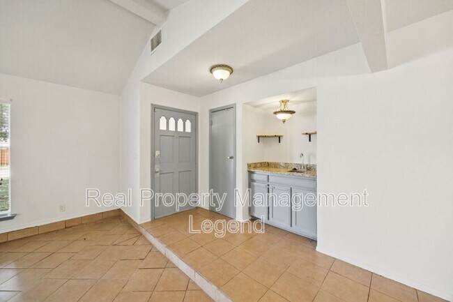 Foto del edificio - 2024 Robinson St