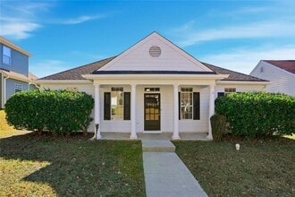 Building Photo - 405 Chadwick Cmns