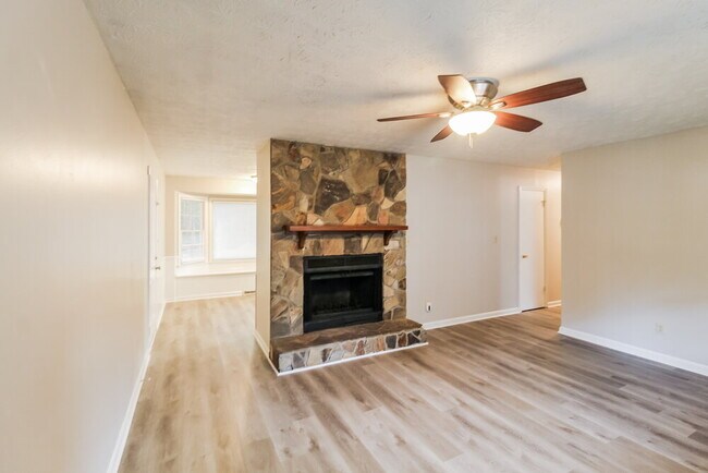 Building Photo - 2483 Nugget Dr SW