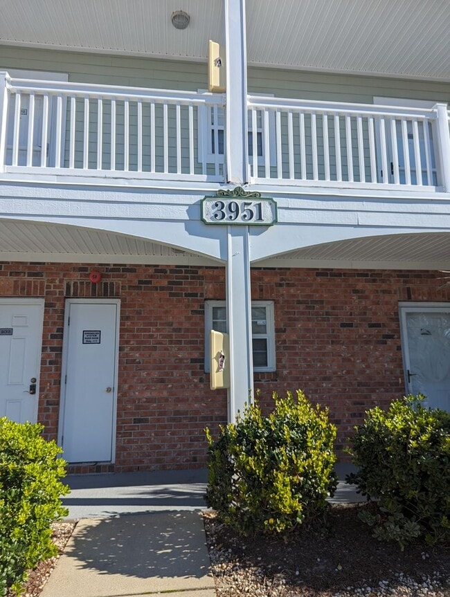 Building Photo - 3951 Gladiola Ct